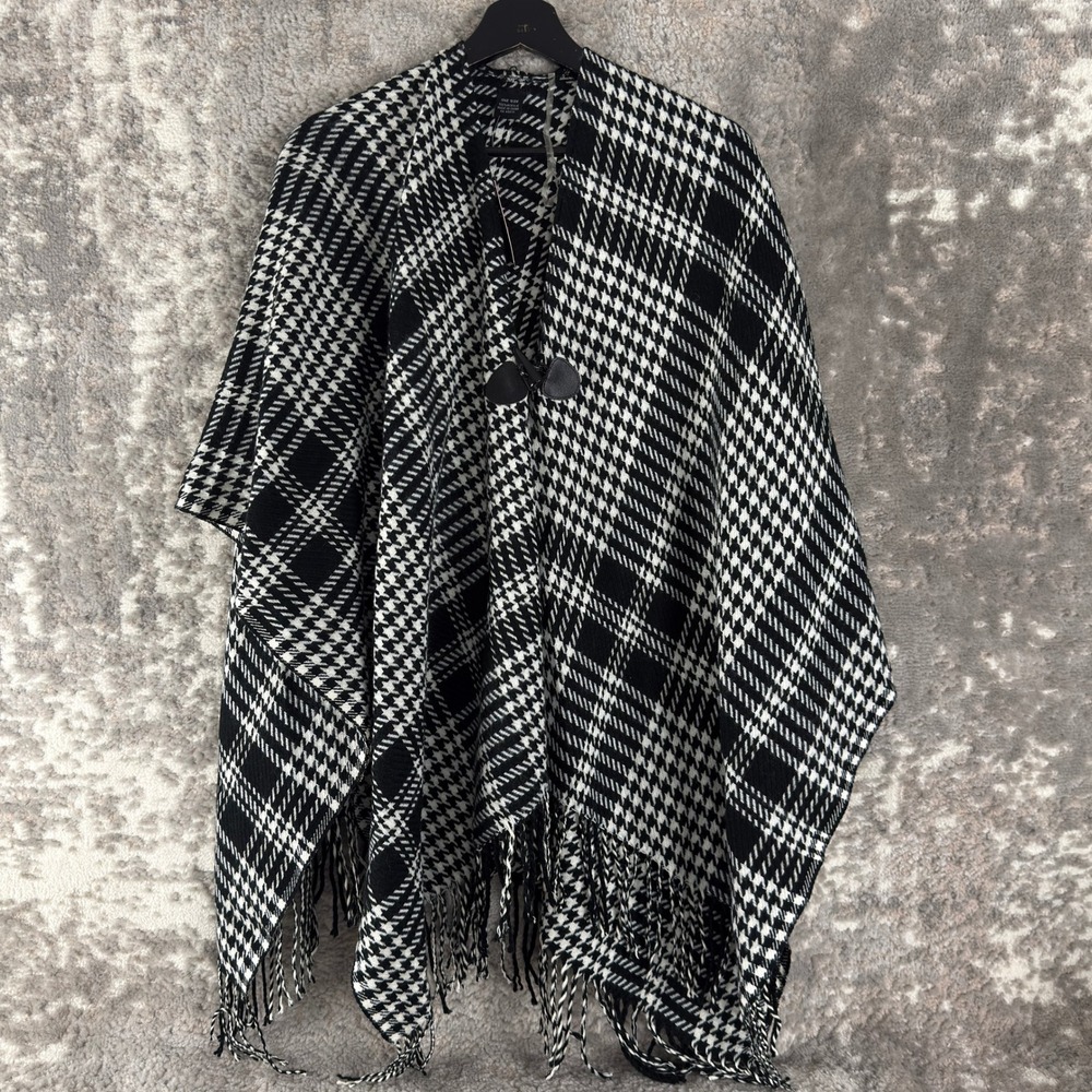 New Kelly & Katie Size OS Houndstooth Fringe Poncho Wrap Black Long Sleeve Women
